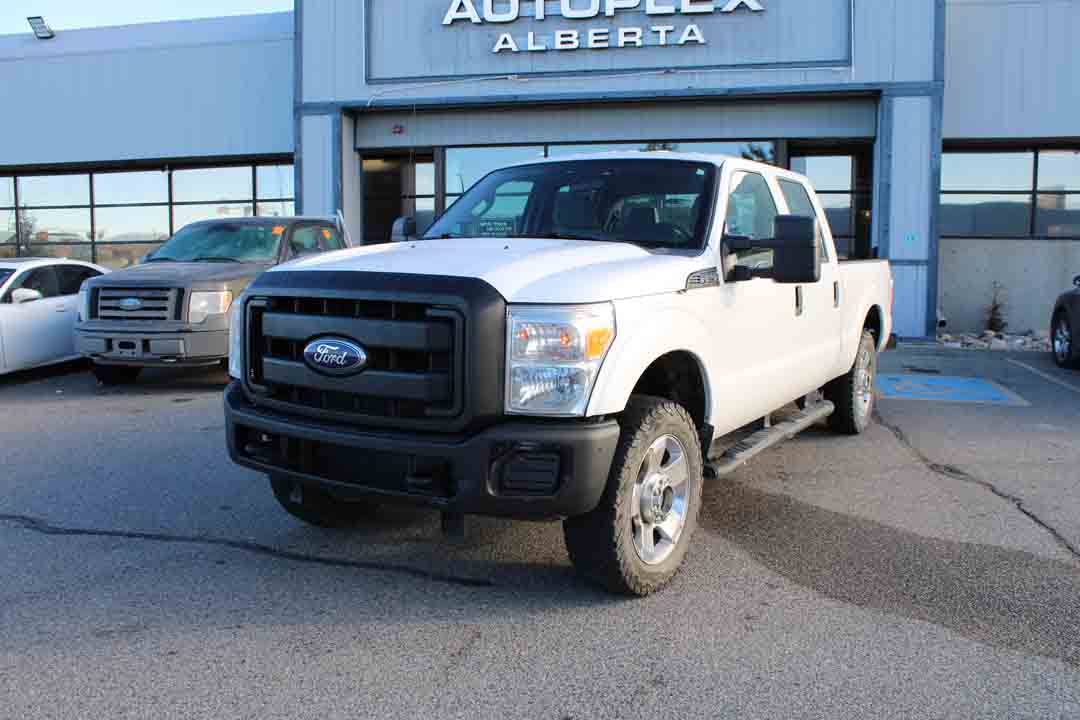 Used 2011 Ford F-250 SD XLT Crew Cab 4WD in Calgary Alberta
